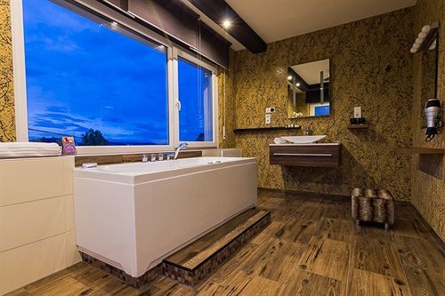 Hotel Palatino Зундерн Екстериор снимка